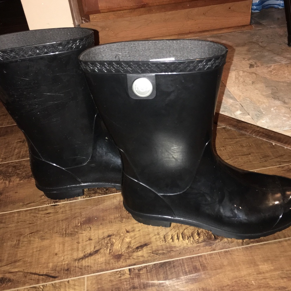 Ugg Sienna rain boots size 9